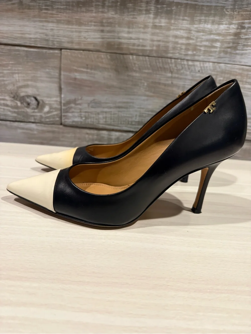 Tory Burch Black and Cream Pointed Toe Leather Pumps - Picture 1 of 8